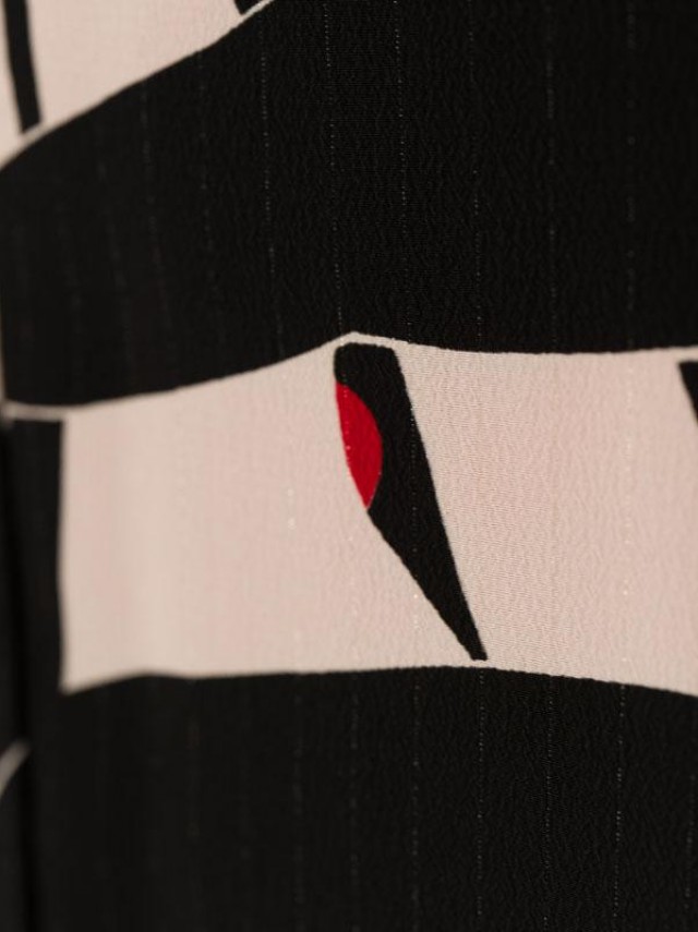 モダンな黒の大鶴柄の振袖フルセット(白　黒系)|普通サイズ【2〜12月】