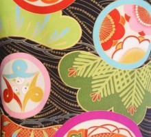 昭和レトロの松に丸紋柄の振袖フルセット(黒系)|普通サイズ【2〜12月】