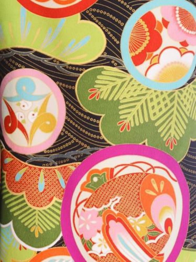 昭和レトロの松に丸紋柄の振袖フルセット(黒系)|普通サイズ【2〜12月】