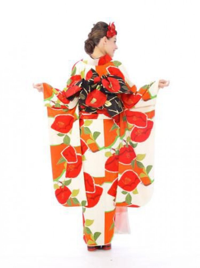 【紅一点】レトロな人気の椿柄の振袖フルセット(白　オレンジ系)|普通サイズ【1月】