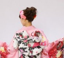  ピンクのラメ織りに薔薇と蝶柄の振袖フルセット(ピンク系)|普通サイズ【1月】
