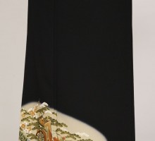Lサイズ　御所車松波梅柄の黒留袖フルセット(黒)| 黒留袖・大きいサイズ(ワイド)