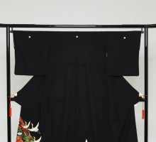 Lサイズ　赤地紺道長松梅小菊鶴柄の黒留袖フルセット(黒)| 黒留袖・大きいサイズ(ワイド)