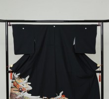 Lサイズ　鶴玉手箱柄の黒留袖フルセット(黒)| 黒留袖・大きいサイズ(ワイド)