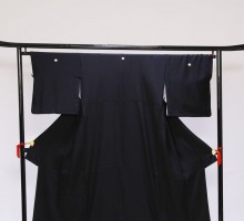 Mサイズ　流水三階松鶴柄の黒留袖フルセット(黒)|黒留袖