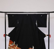 Mサイズ　鶴三羽流水松柄の黒留袖フルセット(黒)|黒留袖