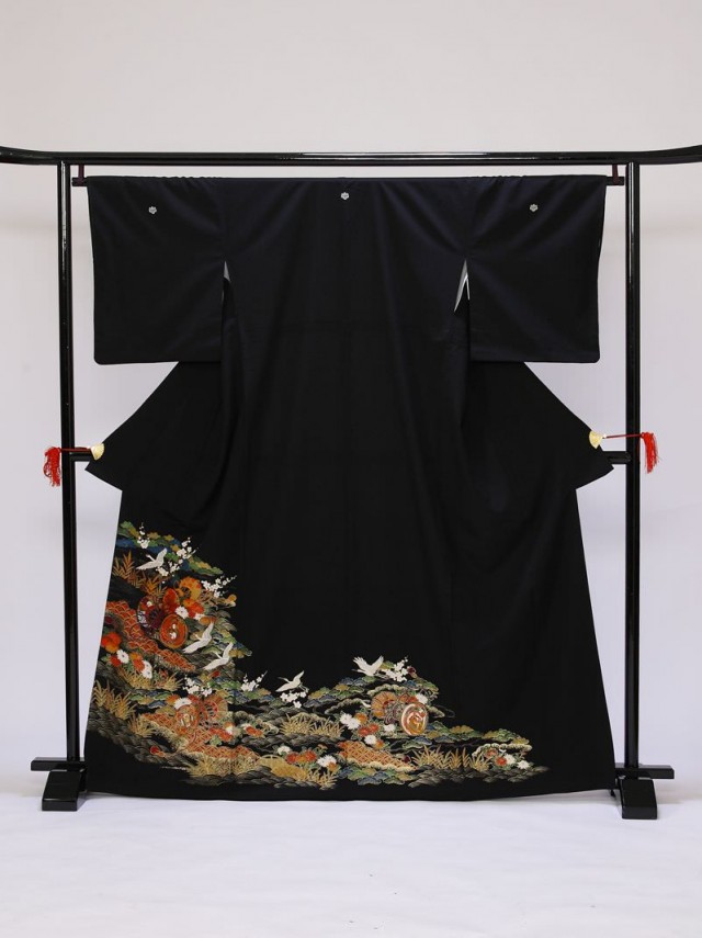 Mサイズ　青海波つづみ鶴小花青松柄の黒留袖フルセット(黒)|黒留袖