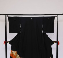 Mサイズ　茶金たたき雲流金箱扇子流紐柄の黒留袖フルセット(黒)|黒留袖