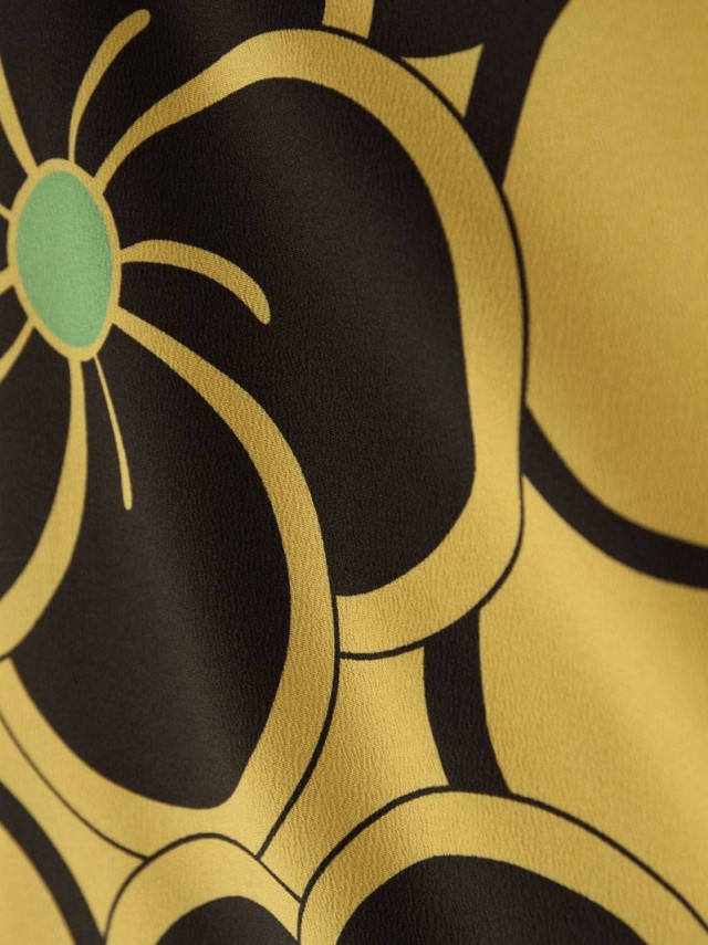 レトロ|黒の大梅柄の卒業式袴フルセット(黄色系)|卒業袴(普通サイズ)3枚目