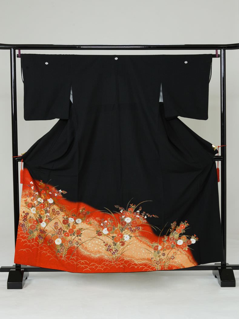 H345☆送料込み❣️ 黒留袖 着物 4枚 まとめ売り❣️ 黒留袖〔金通しの段模様〕｜着物レンタルあき (来店着付け無料