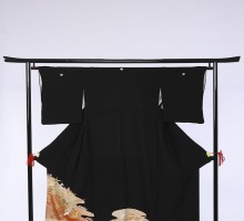Mサイズ　鶴小松雲柄の黒留袖フルセット(黒)|黒留袖