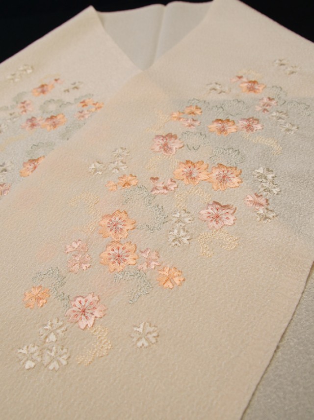 刺繍半衿在庫処分セール￥3,880 → ￥1,300　桜刺繍　絹交織 HCJ1512　