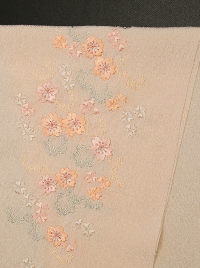 刺繍半衿在庫処分セール￥3,880 → ￥1,300　桜刺繍　絹交織 HCJ1512　