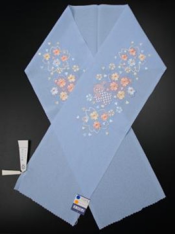 刺繍衿　在庫処分セール￥4,930 → ￥1,300　桜刺繍　洗える刺繍衿