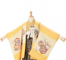 3歳　着物 兜柄の七五三着物レンタルフルセット(イエロー・オレンジ系 )|男の子(三歳・袴)