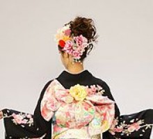 黒ラメ地　桜に鞠柄の振袖フルセット(黒系)|普通サイズ【1月】