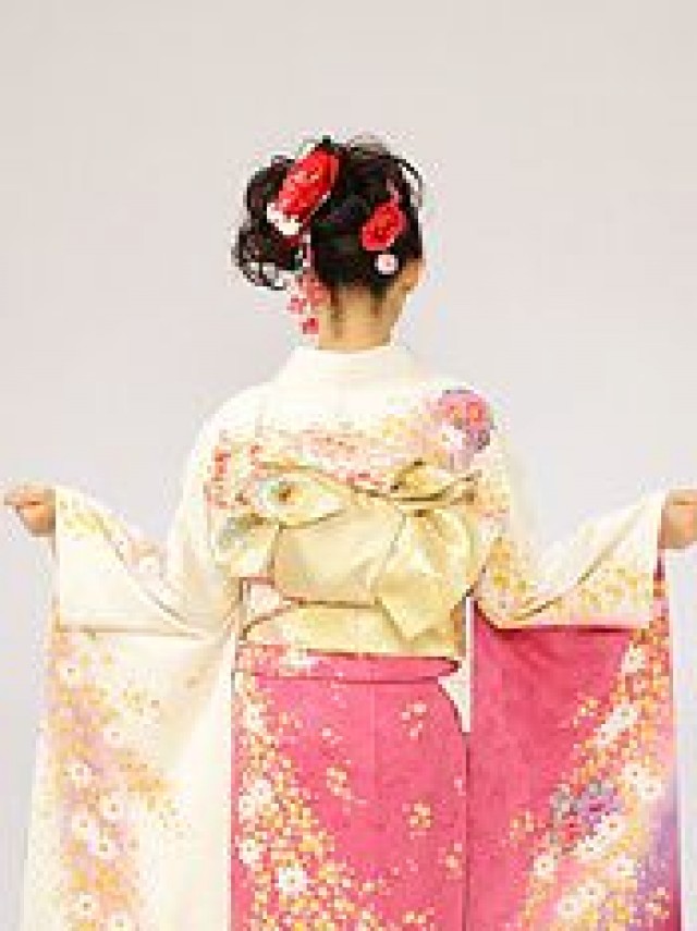 桜地紋　裾ピンク　花雪輪柄の振袖フルセット(白　ピンク系)|普通サイズ【1月】