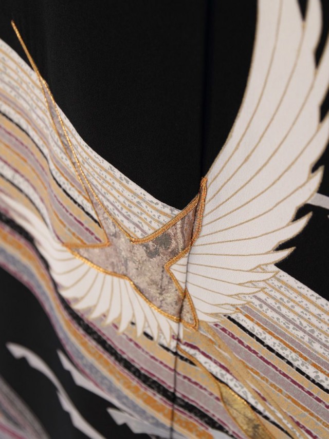 MSサイズ　飛翔鶴に波柄の留袖フルセット|(黒留袖)