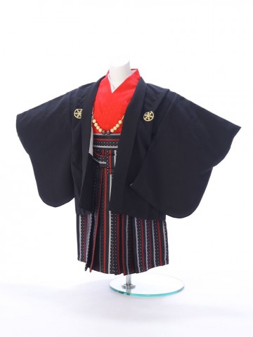 黒の羽織　袴は縞柄の赤ちゃん着物(袴)フルセット(黒/赤系)|男の子0〜2歳