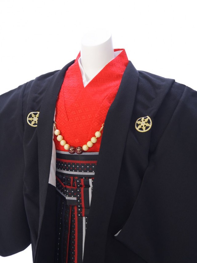 黒の羽織　袴は縞柄の赤ちゃん着物(袴)フルセット(黒/赤系)|男の子0〜2歳
