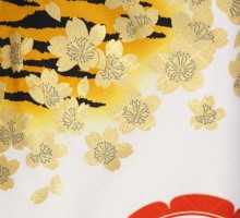 E-3-301【七五三　着物　3歳]虎と桜吹雪の白紋付き袴【花わらべ】