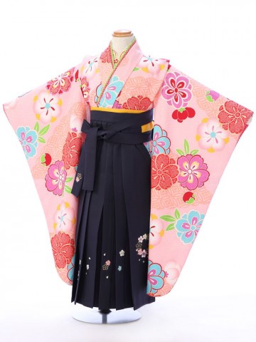 袴レンタル　卒園式　キュートなピンクのレトロな桜紋です。