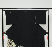 Mサイズ　千羽鶴金流水柄の黒留袖フルセット(黒)|黒留袖