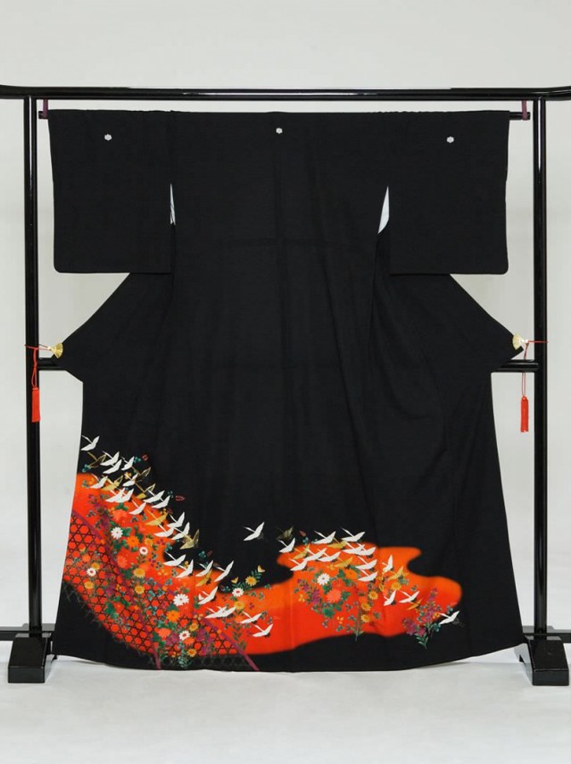 Mサイズ　赤地洋花鶴の群柄の黒留袖フルセット(黒)|黒留袖