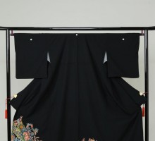 Lサイズ　御所車鶴紫梅柄の黒留袖フルセット(黒)| 黒留袖・大きいサイズ(ワイド)