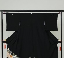 Mサイズ　鶴山小松茶柄の黒留袖フルセット(黒)|黒留袖