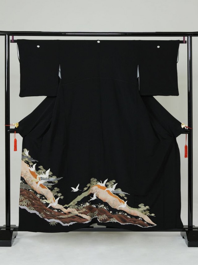 Mサイズ　鶴山小松茶柄の黒留袖フルセット(黒)|黒留袖