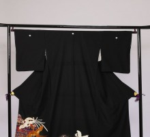 Mサイズ　三羽鳳凰紫の花柄の黒留袖フルセット(黒)|黒留袖