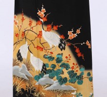 Lサイズ　雲取りの中鶴と梅柄の黒留袖フルセット(黒)| 黒留袖・大きいサイズ(ワイド)