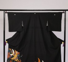 Mサイズ　市松　鶴　桐柄の黒留袖フルセット(黒)|黒留袖