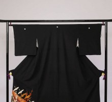 Mサイズ　紫道長紺紐白金の鶴柄の黒留袖フルセット(黒)|黒留袖