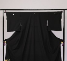 Lサイズ　金の波　山に松柄の黒留袖フルセット(黒)| 黒留袖・大きいサイズ(ワイド)
