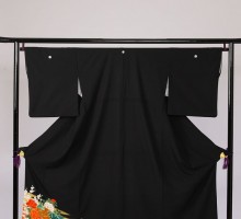 Mサイズ　孔雀ボタン桜柄の黒留袖フルセット(黒)|黒留袖