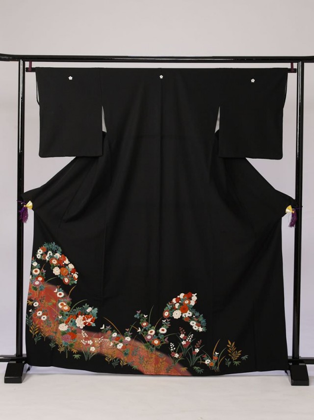 Mサイズ　紫長道金たたき花柄の黒留袖フルセット(黒)|黒留袖