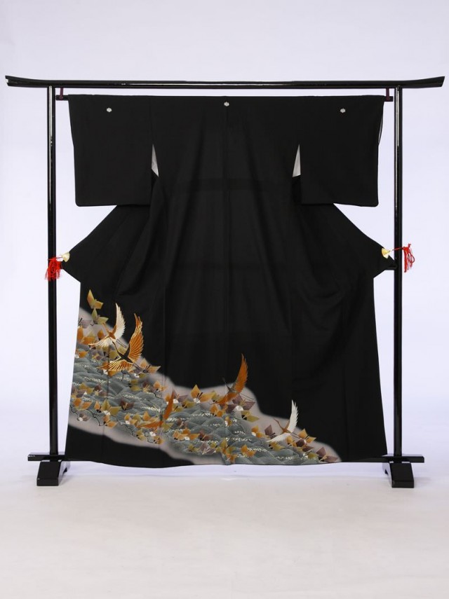 Mサイズ　モダン波若松鶴柄の黒留袖フルセット(黒)|黒留袖