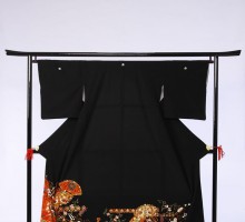 Mサイズ　洋花扇面鳳凰柄の黒留袖フルセット(黒)|黒留袖