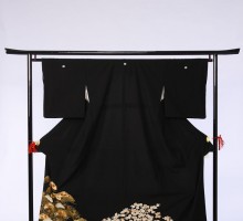 Mサイズ　三階松梅銀杏柄の黒留袖フルセット(黒)|黒留袖