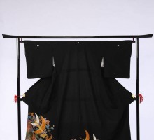 Mサイズ　市松桐鶴三羽柄の黒留袖フルセット(黒)|黒留袖