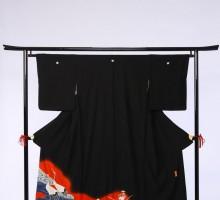 Mサイズ　真紅の中紺水鶴柄の黒留袖フルセット(黒)|黒留袖