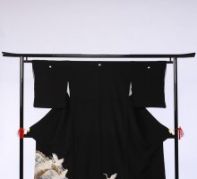 Mサイズ　白鶴山松柄の黒留袖フルセット(黒)|黒留袖