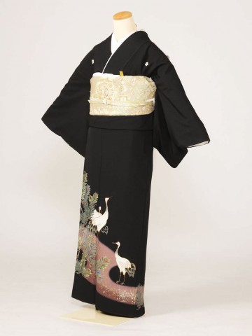 Mサイズ　金たたき松立鶴柄の黒留袖フルセット(黒)|黒留袖