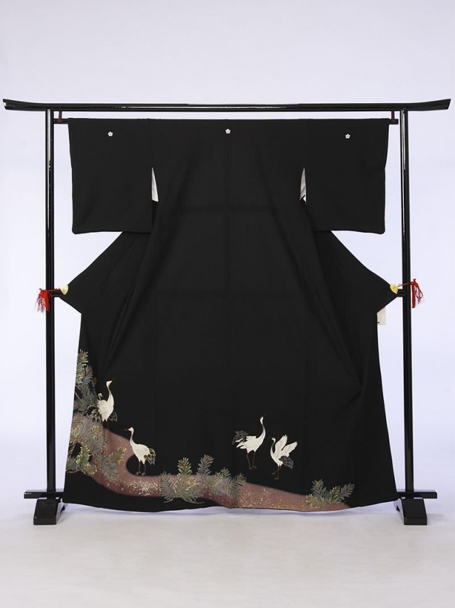 Mサイズ　金たたき松立鶴柄の黒留袖フルセット(黒)|黒留袖