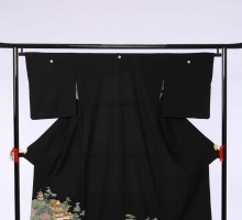 Mサイズ　城松中庭柄の黒留袖フルセット(黒)|黒留袖