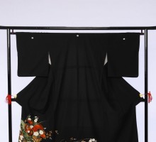 Mサイズ　のしめ花車雪輪柄の黒留袖フルセット(黒)|黒留袖