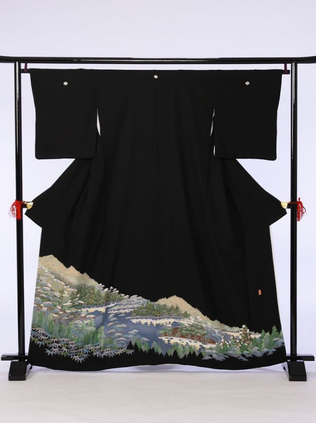 Mサイズ　山水柄の黒留袖フルセット(黒)|黒留袖