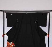 Mサイズ　赤流水梅ボタン柄の黒留袖フルセット(黒)|黒留袖